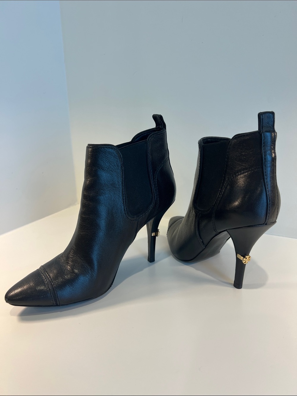 Tory Burch Black Leather Chelsea Stiletto Ankle Boots Gold Heel Logo